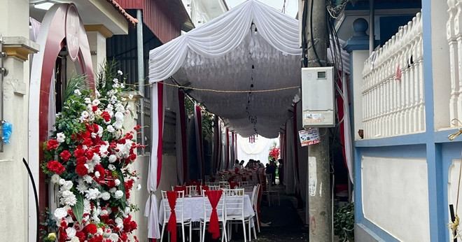 Mừng cưới hàng xóm 100 nghìn, người phụ nữ U60 nhận cái kết ê chề