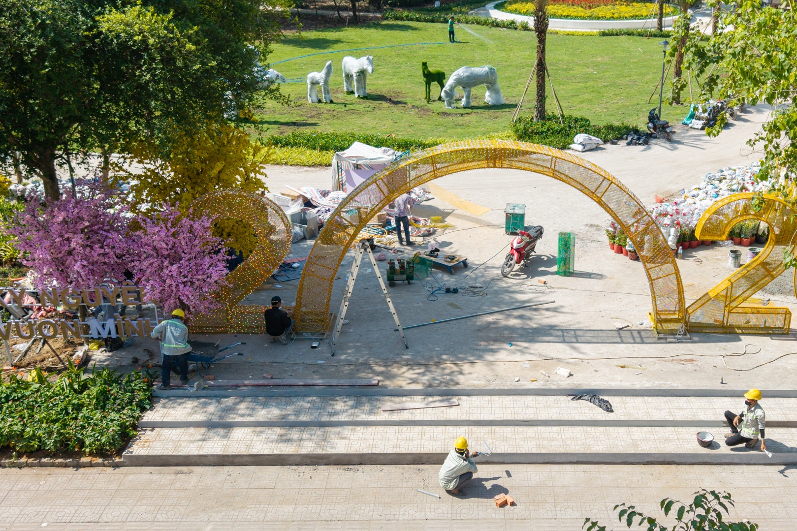 Nhà thi đấu bỏ hoang biến thành công viên hiện đại để người dân đón Tết