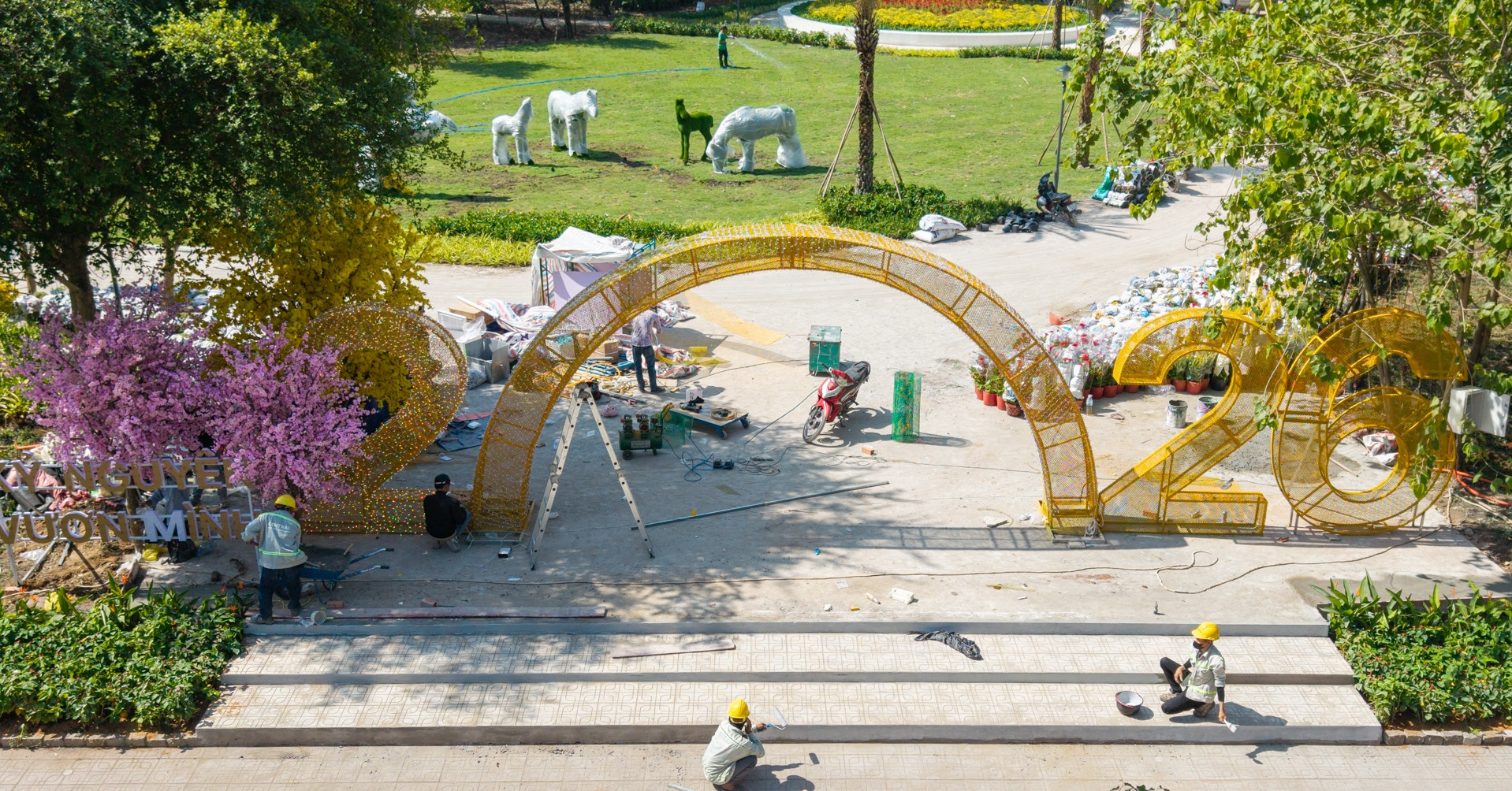 Nhà thi đấu bỏ hoang biến thành công viên hiện đại để người dân đón Tết