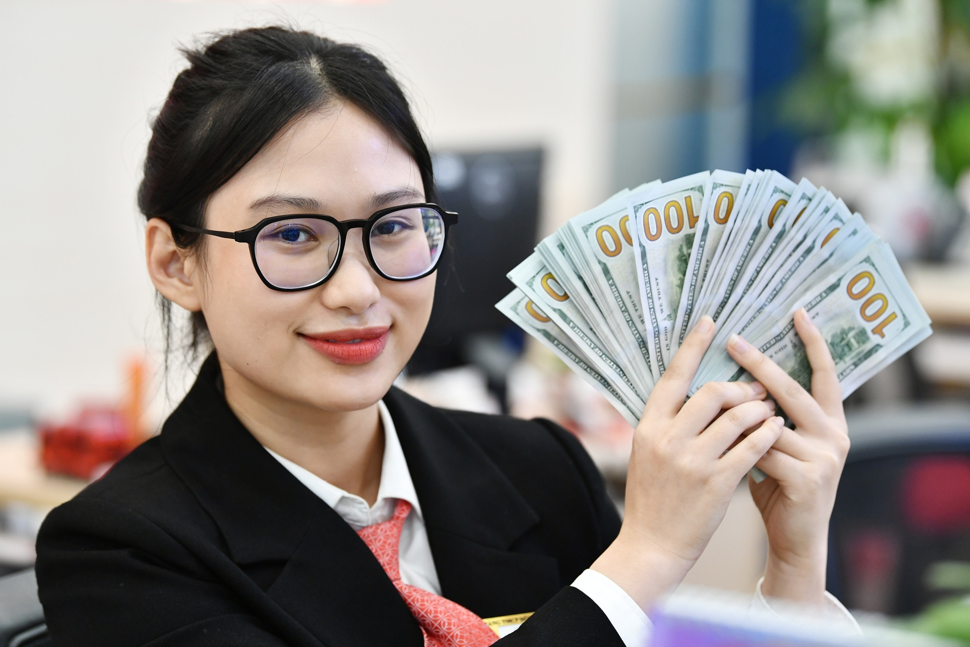 Nhận tiền kiều hối từ nước ngoài có phải đóng thuế thu nhập cá nhân?