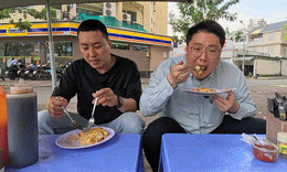 thumb bánh bột chiên 0.gif