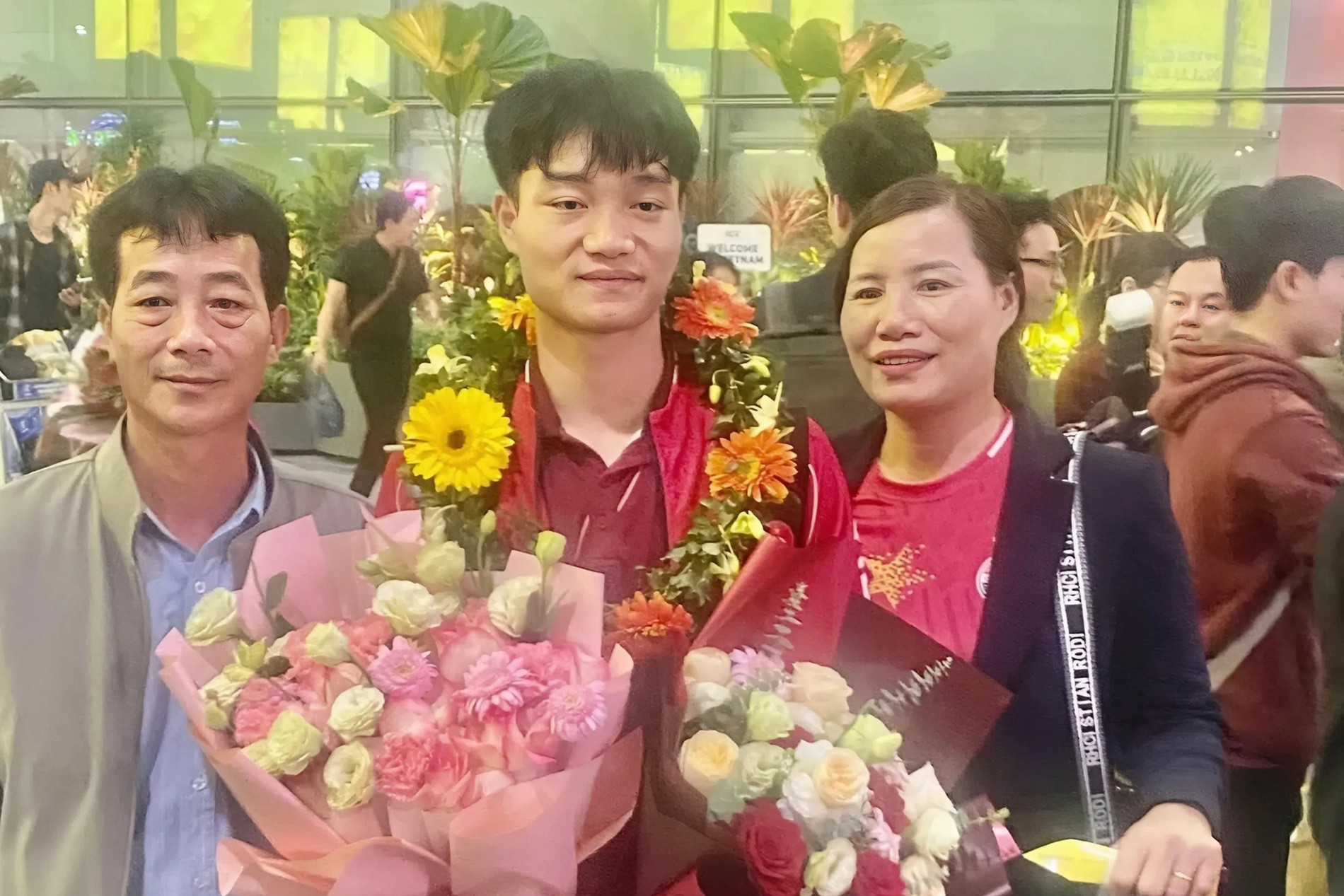 Tiền vệ Xuân Bắc mê một món trong mâm cơm Tết, thích về nhà để được ăn