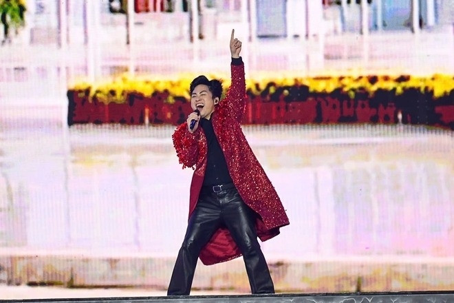 Tùng Dương, Hồng Nhung ấn tượng ở đêm nghệ thuật 'Dưới lá cờ vẻ vang của Đảng'