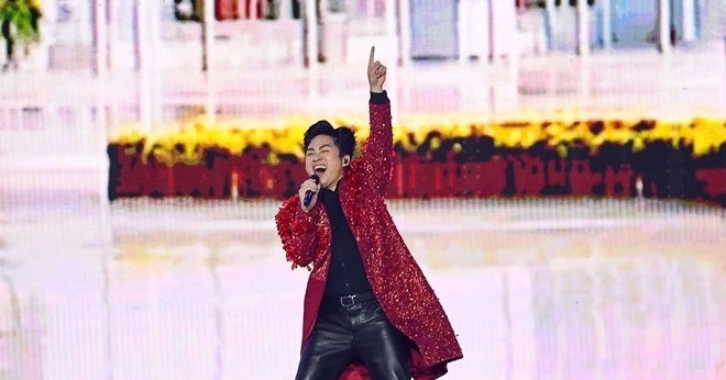 Tùng Dương, Hồng Nhung ấn tượng ở đêm nghệ thuật 'Dưới lá cờ vẻ vang của Đảng'