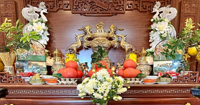 Văn khấn bao sái bàn thờ, rút tỉa chân nhang năm 2026 theo chuyên gia phong thuỷ