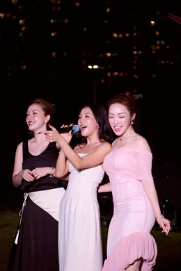 https://static-images.vnncdn.net/vps_images_publish/000001/000003/2026/1/24/van-mai-huong-1183.jpg