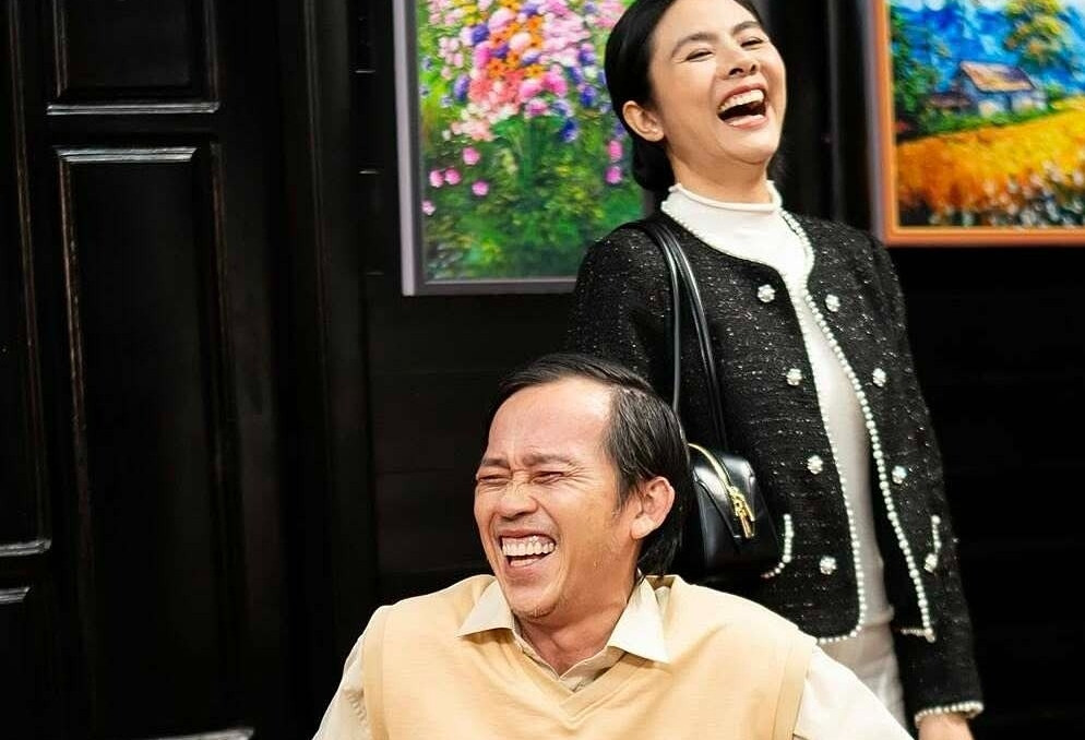 Vân Trang khoe niềm vui với Hoài Linh, ca sĩ Lưu Hương Giang lại tâm tư