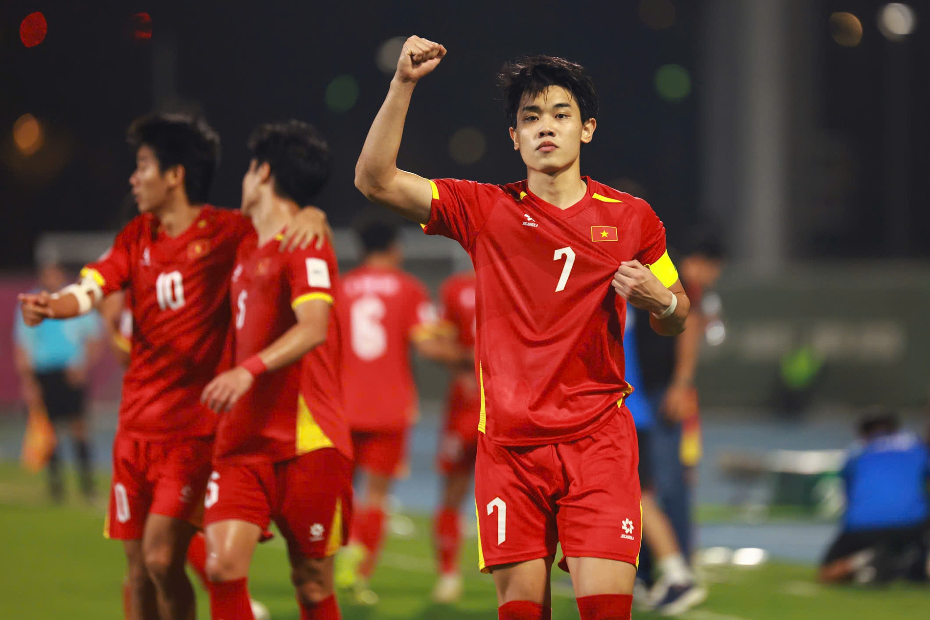 Video Đình Bắc sút phạt tuyệt đẹp tung lưới U23 Hàn Quốc