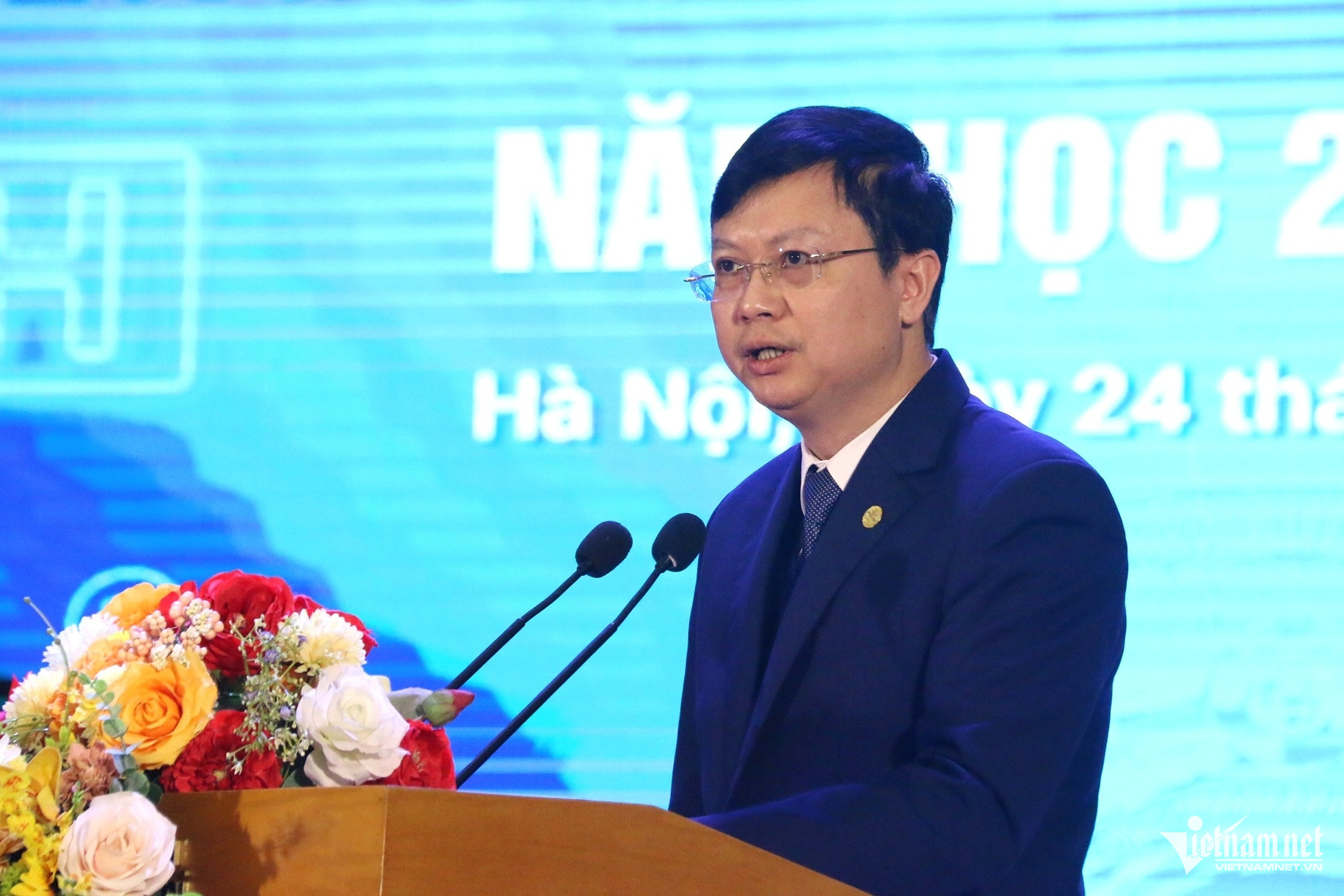 W-2 ngày hội tiếng Anh stem.JPG.jpg