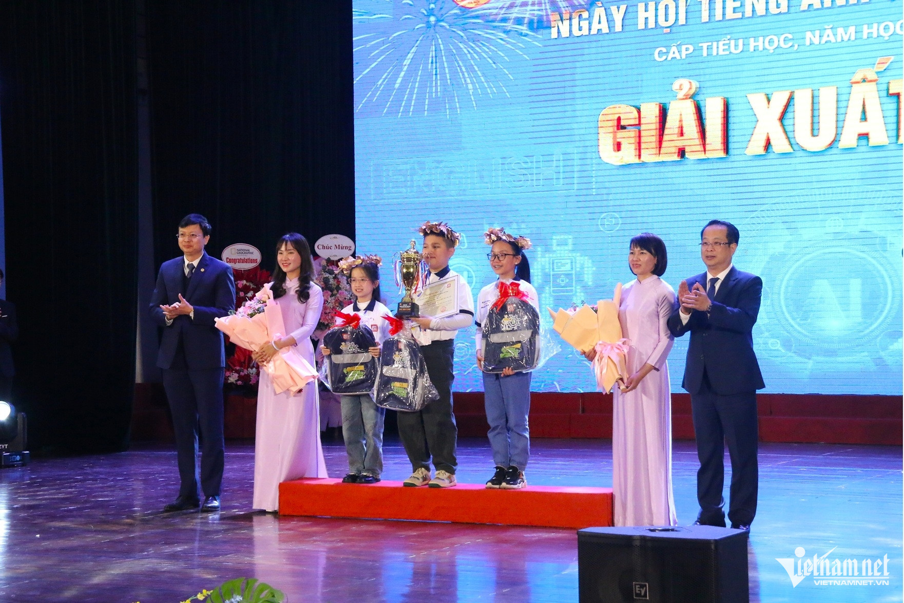 W-4 ngày hội tiếng Anh stem.JPG.jpg