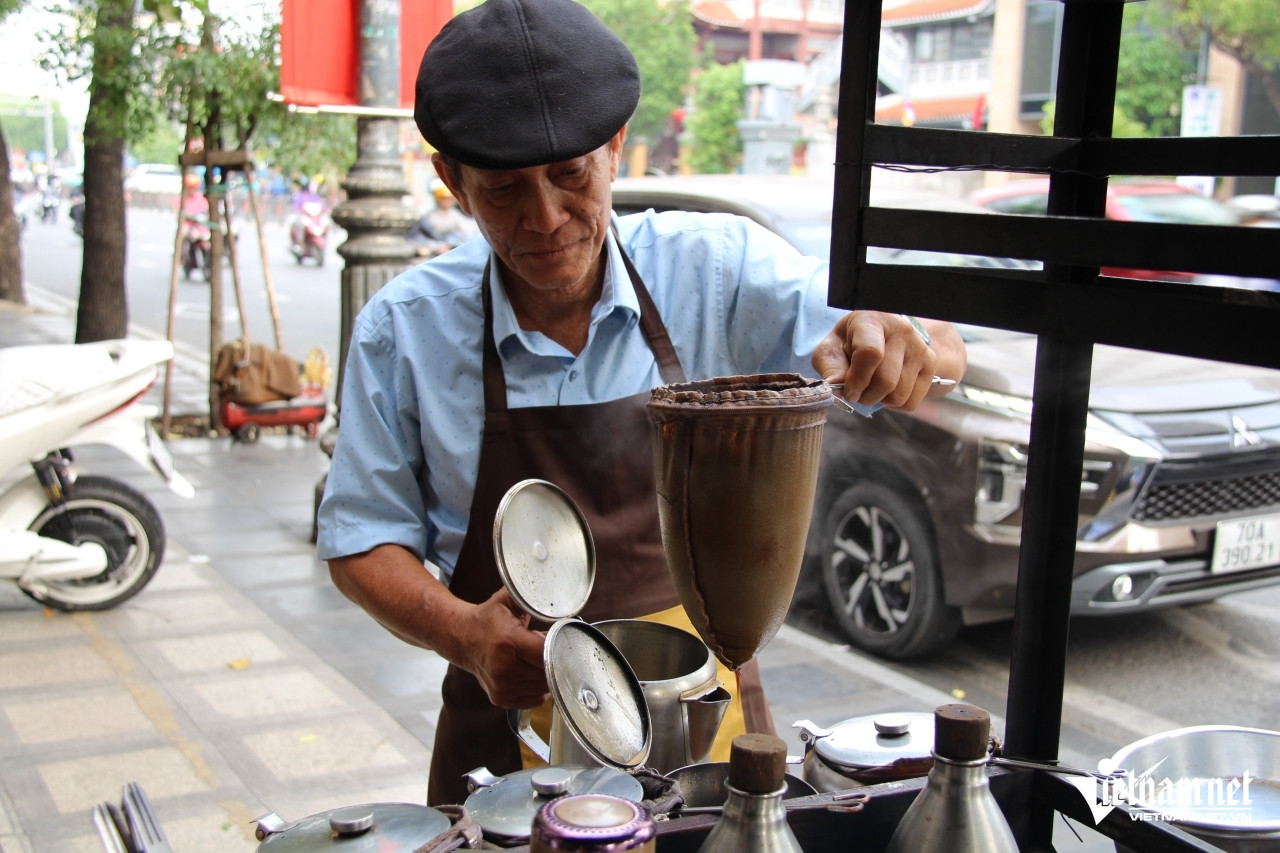 Cà phê rang thủ công bằng củi và pha vợt