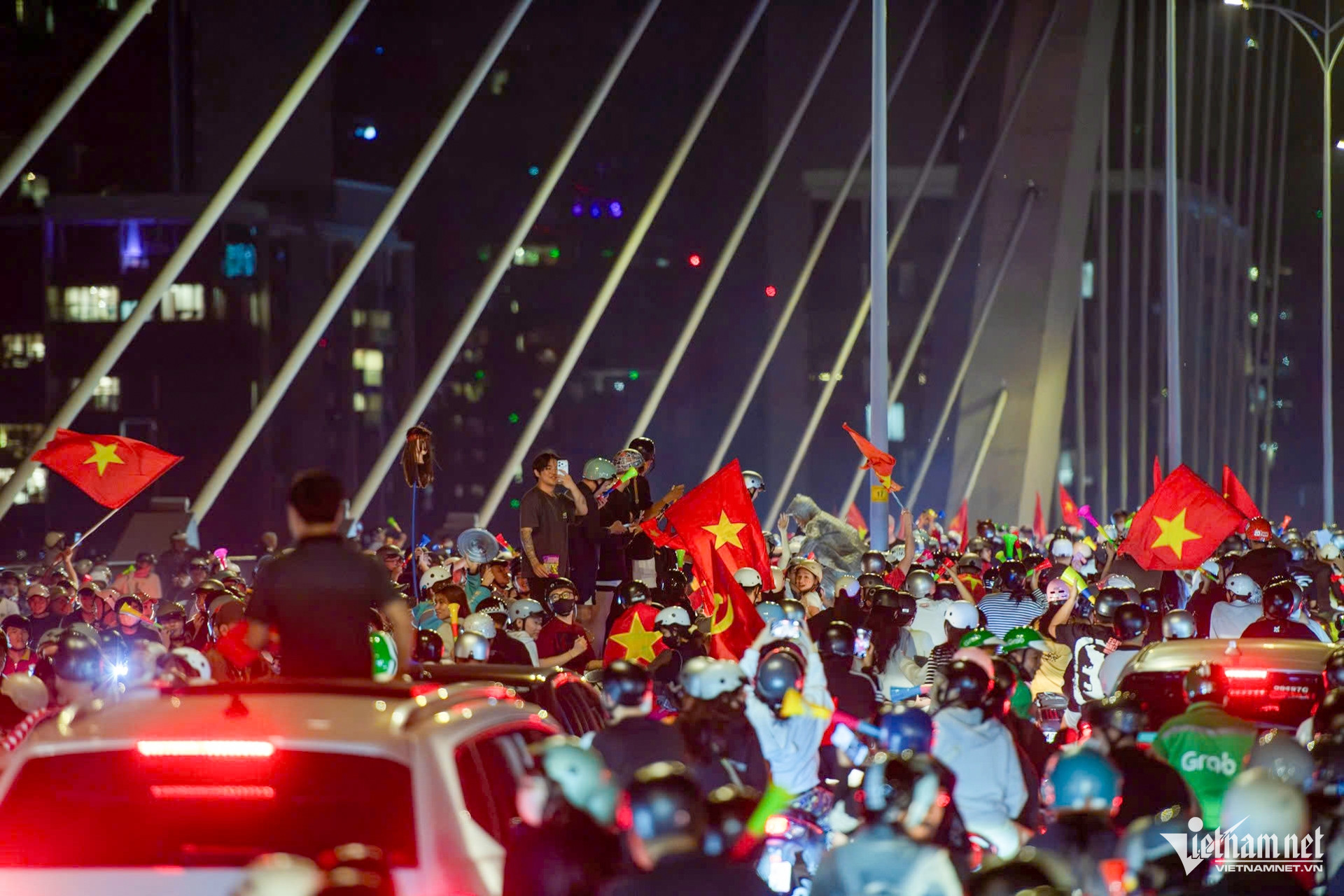 W-cố vũ bóng đá TPHCM 26.jpg