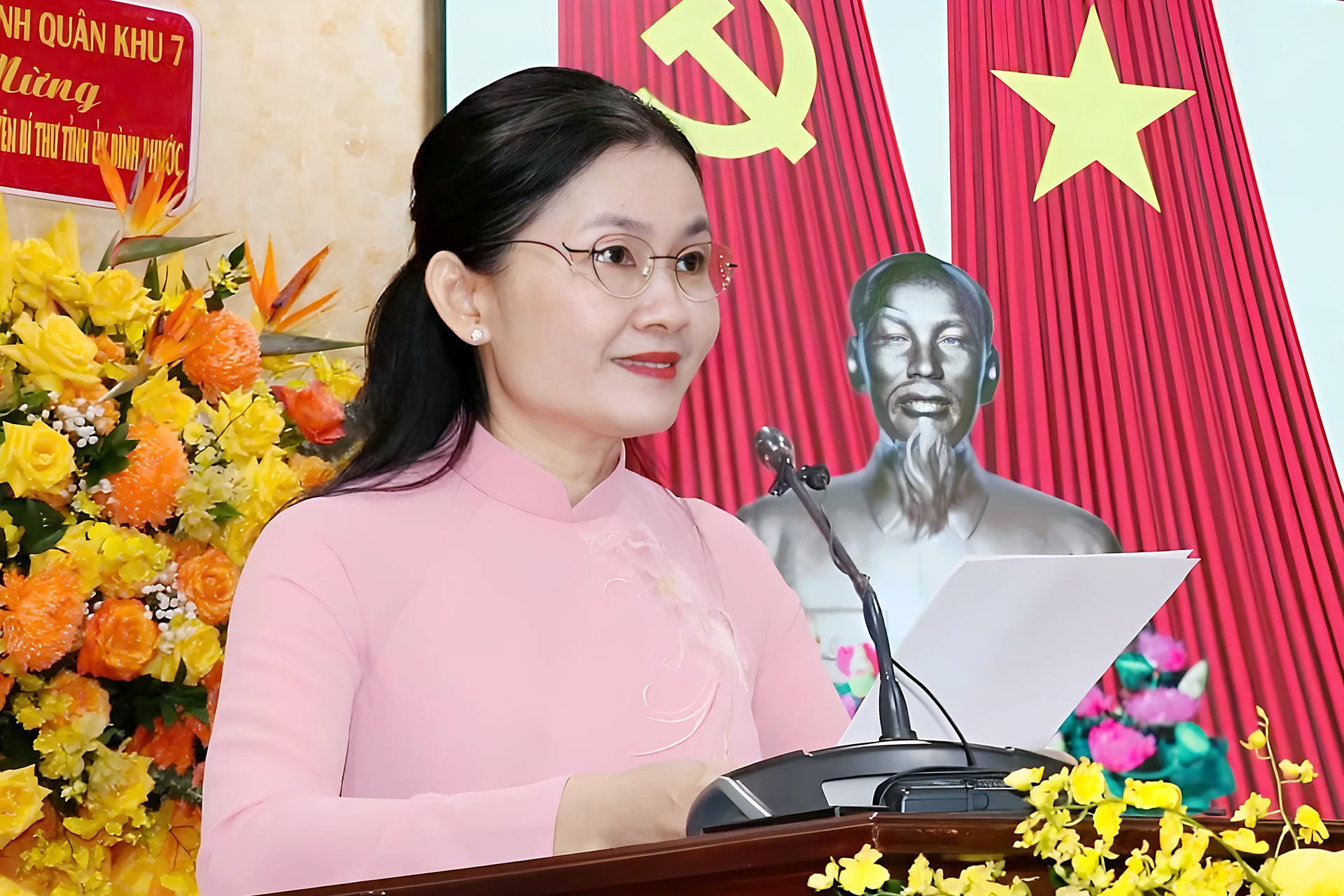 Bà Tôn Ngọc Hạnh, 46 tuổi, là ủy viên chính thức trẻ nhất