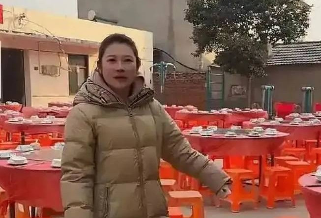 Bắt chước trào lưu mời cả làng đến ăn tiệc, cô gái nhận kết đắng, ế 100 mâm