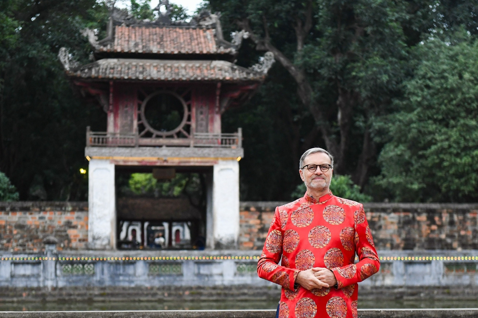 Buổi sáng thư thái của Đại sứ Pháp tại Văn Miếu - Quốc Tử Giám