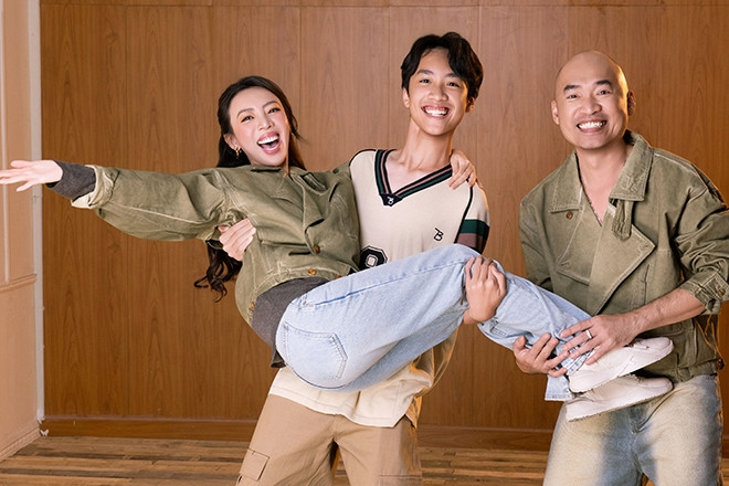 Con trai 13 tuổi cao 1m78, thạo 3 thứ tiếng của nghệ sĩ Thu Trang - Tiến Luật