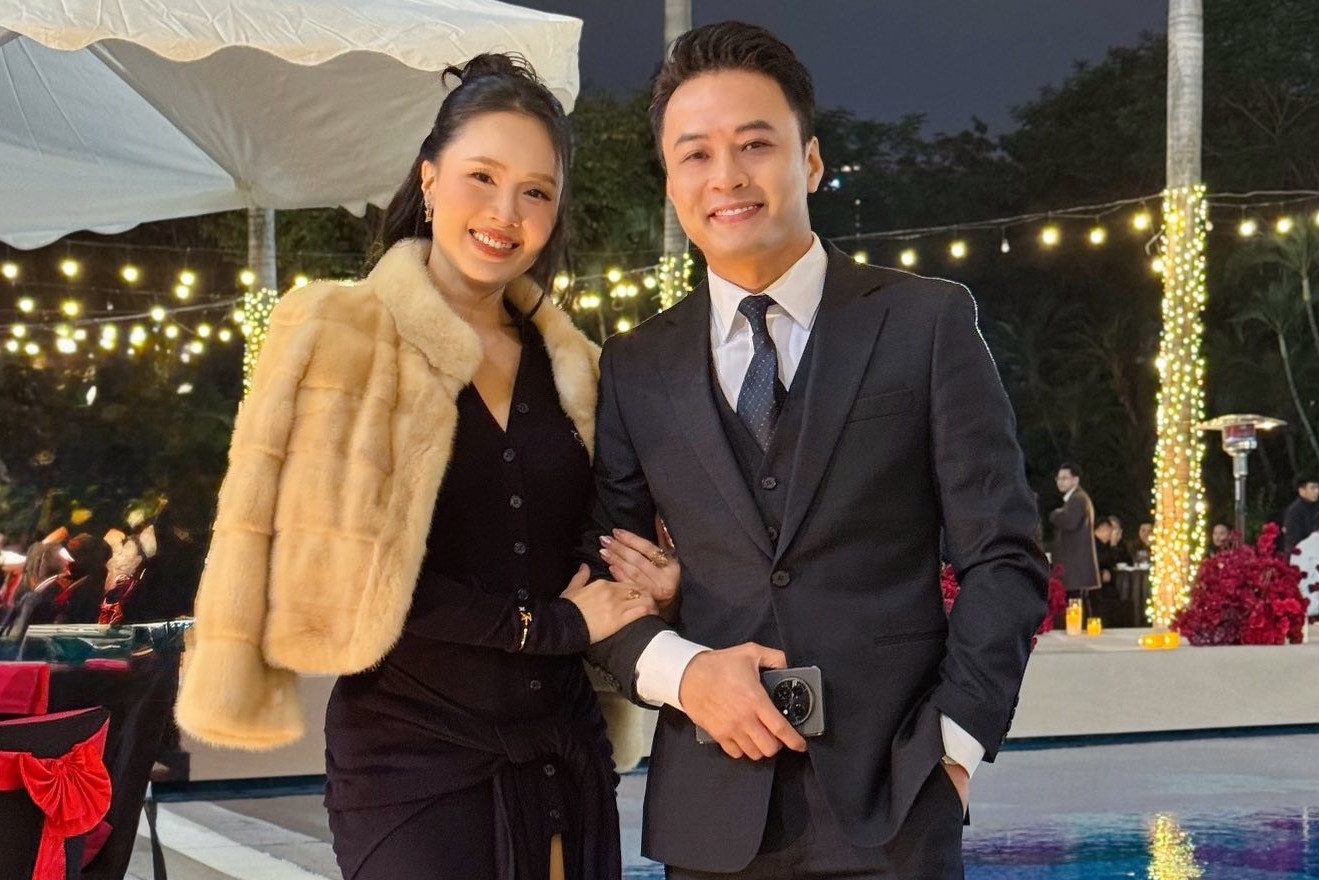 Hồng Diễm khiến fan phát 'sốt' khi đăng ảnh hội ngộ Hồng Đăng