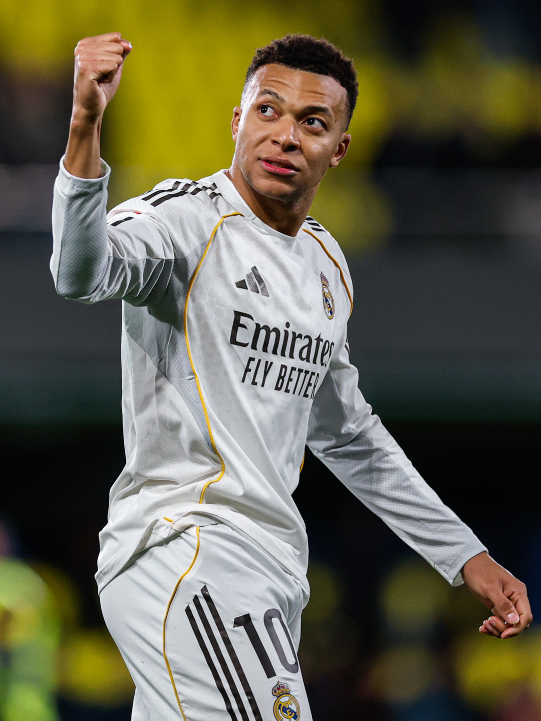 https://static-images.vnncdn.net/vps_images_publish/000001/000003/2026/1/25/mbappe-real-madrid-3-419.jpg