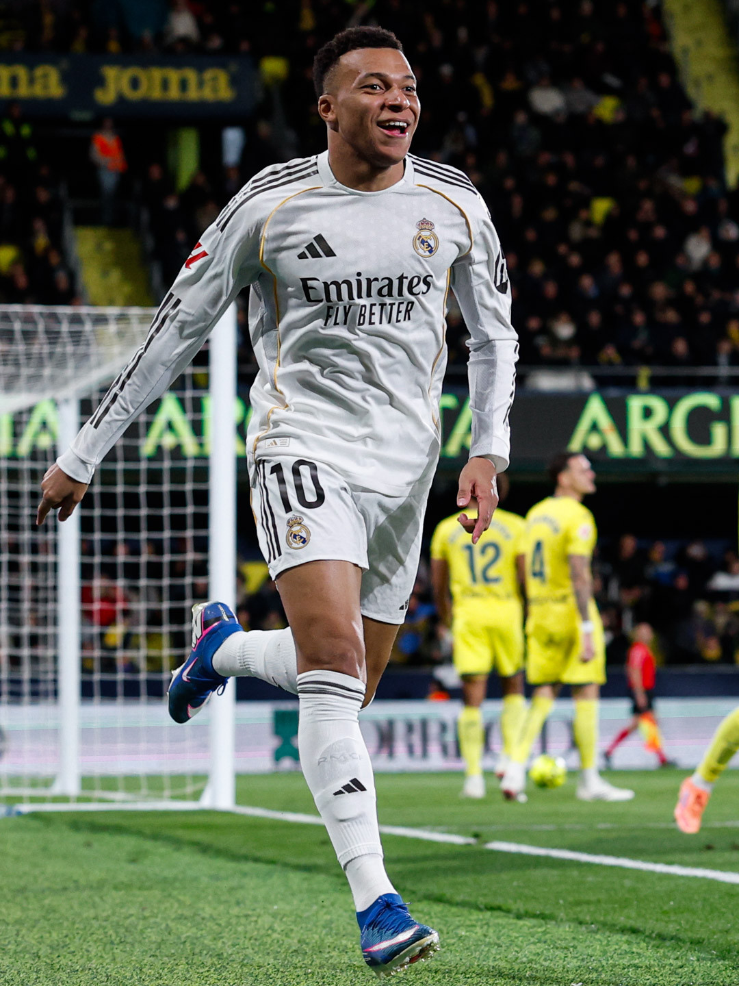https://static-images.vnncdn.net/vps_images_publish/000001/000003/2026/1/25/mbappe-real-madrid-418.jpg