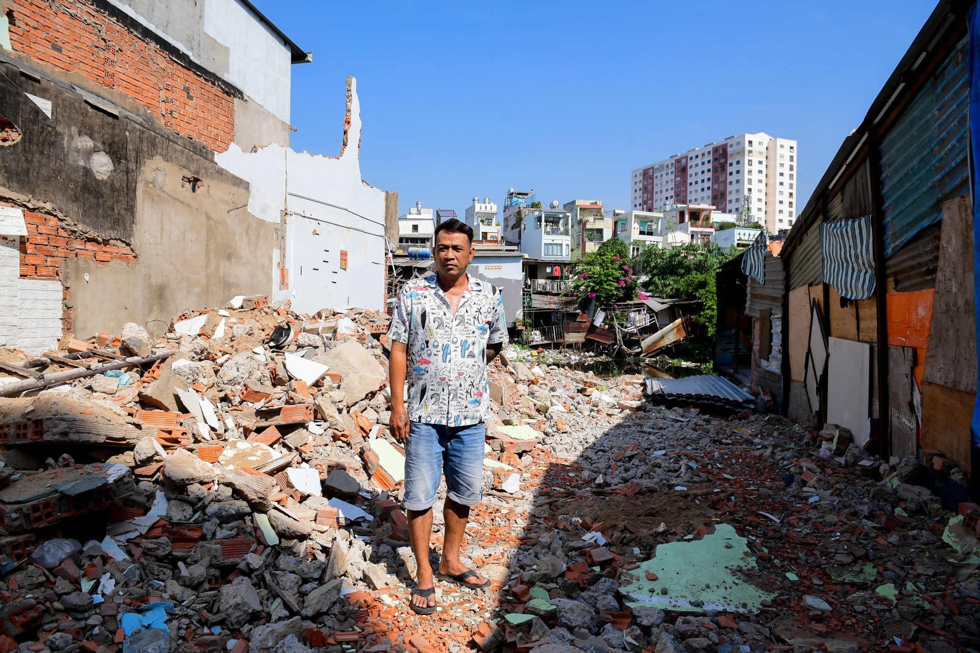 Người dân tháo dỡ nhà, bàn giao mặt bằng dự án cải tạo kênh ô nhiễm bậc nhất TPHCM