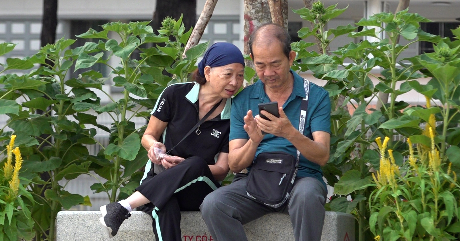 Người dân TPHCM phấn khởi khi công viên cây xanh trên khu ‘đất vàng’ mở cửa