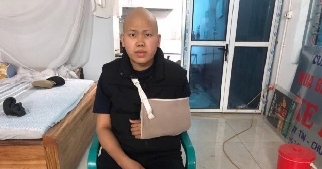 Nguy cơ mất cánh tay vì ung thư, nam sinh cần 350 triệu đồng để được phẫu thuật