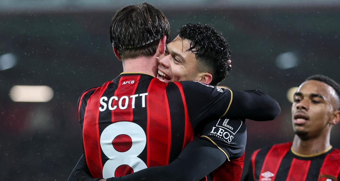 Liverpool thua đau Bournemouth phút cuối cùng