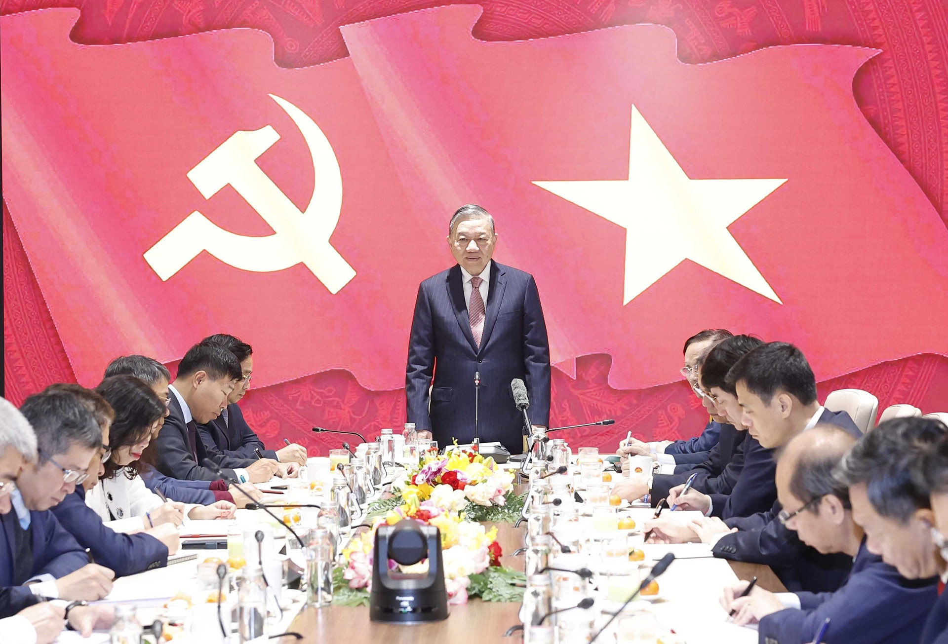 vnapotaltongbithulamviecvoicacdaisutruongcoquandaidienvietnamonuocngoai8550598 1769325766446736473371.jpg