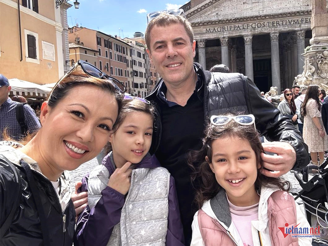 Ngô Mỹ Uyên biểu diễn ảo thuật tại Hollywood