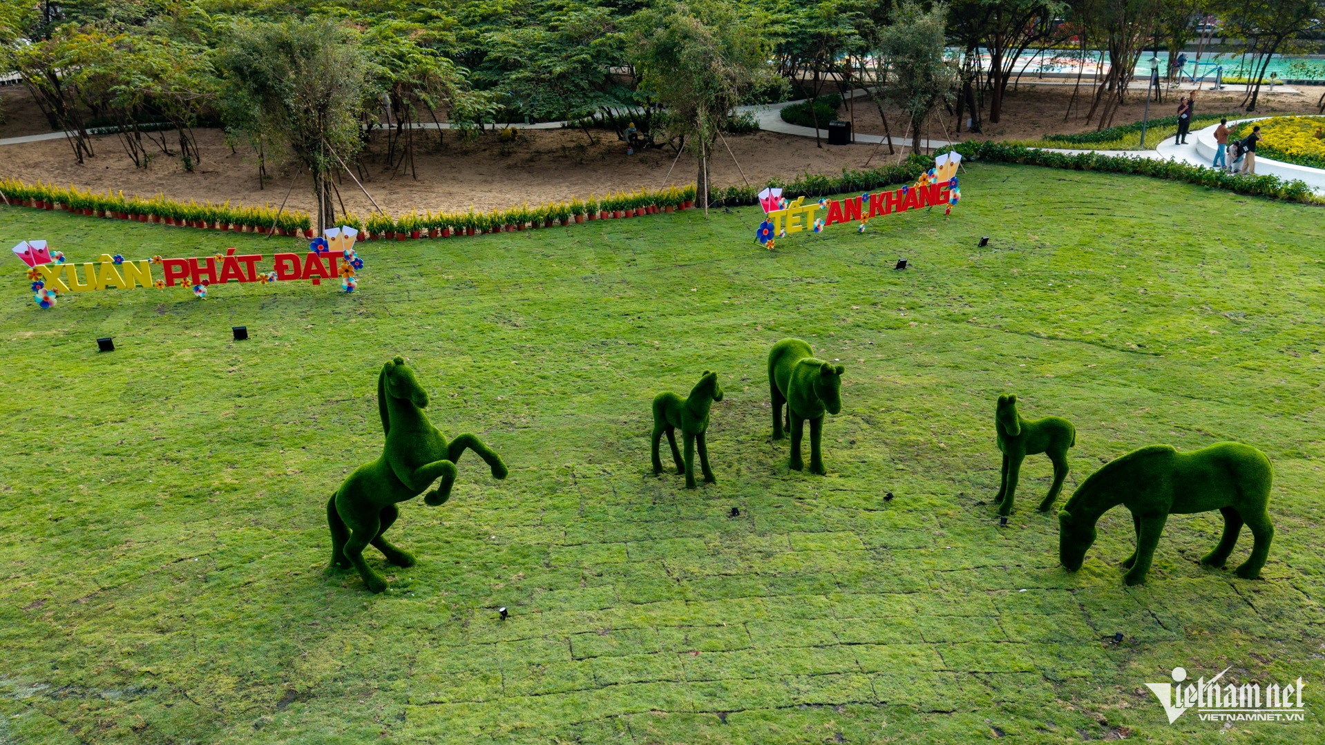 W-Khai trương khu đất vàng  Tuấn Hùng 58.jpg