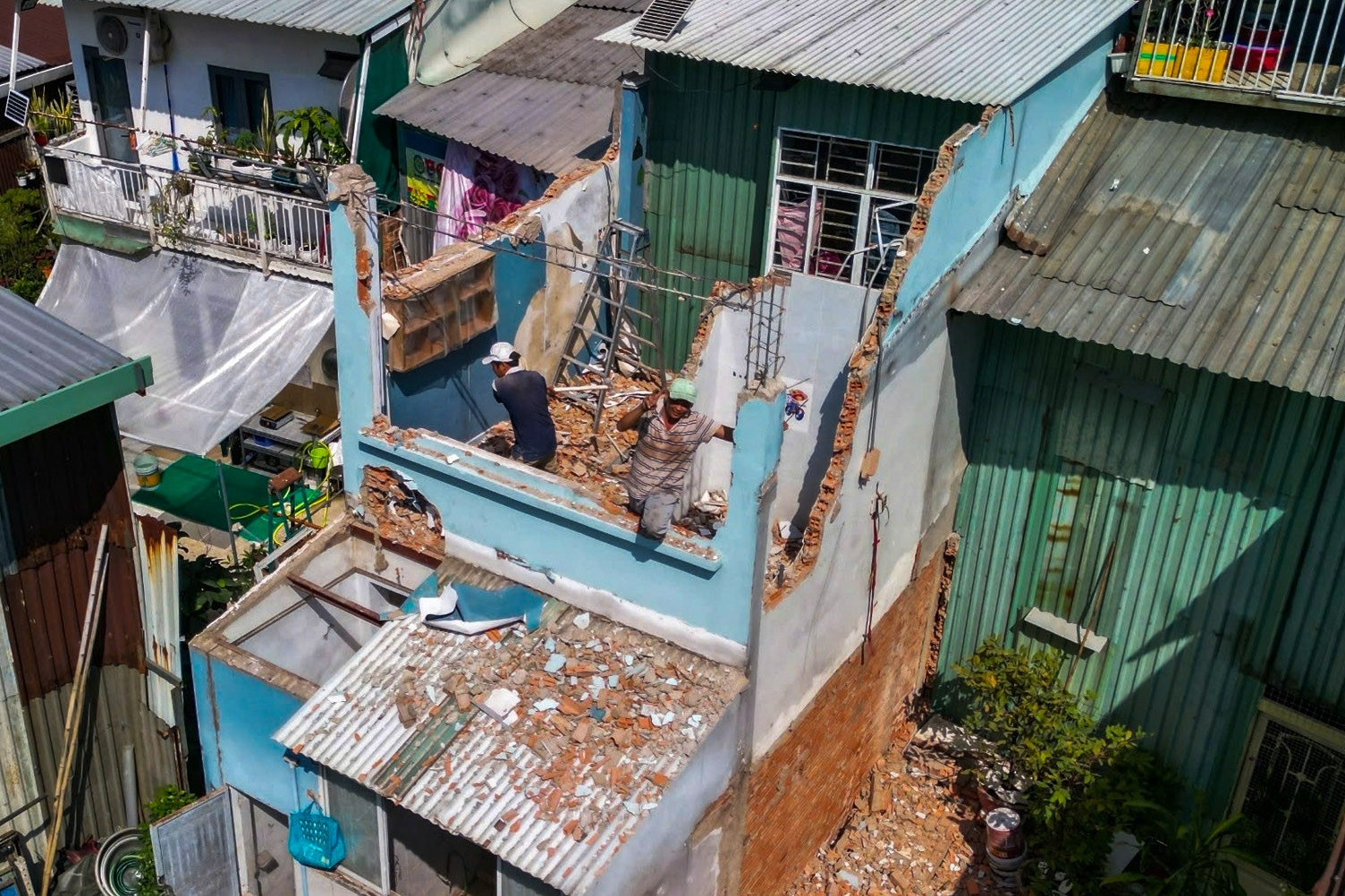 Bản tin sáng 26/1: Tháo dỡ nhà phục vụ dự án cải tạo kênh ô nhiễm bậc nhất TPHCM