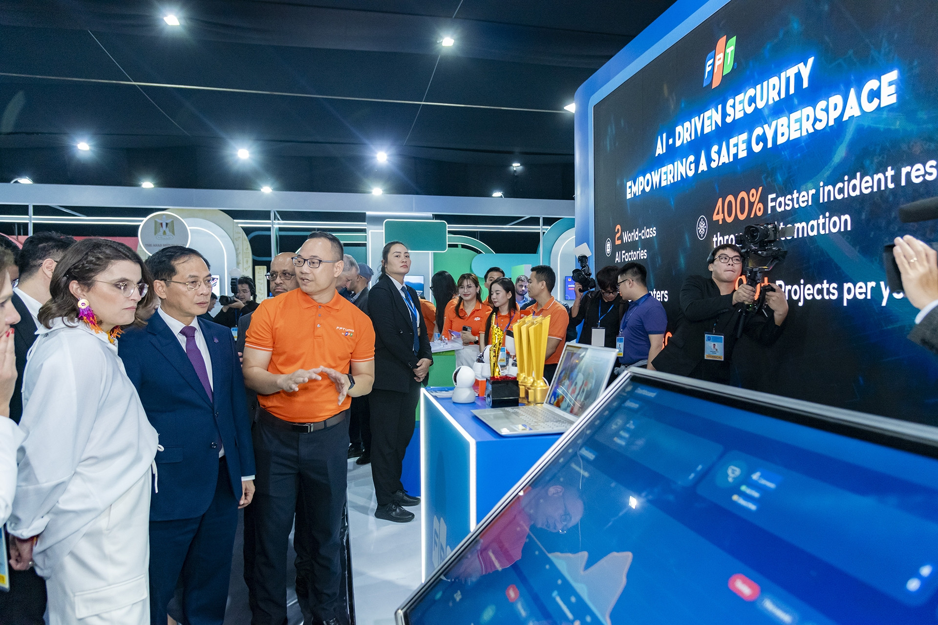 Doanh thu ký mới dịch vụ CNTT nước ngoài của FPT vượt 1,5 tỷ USD