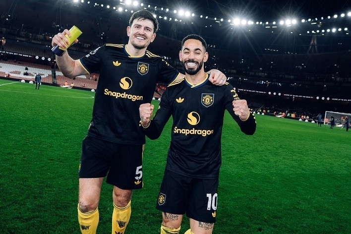 ‘Giáo sư’ Wenger chúc mừng Carrick, Arsenal đáng thua MU