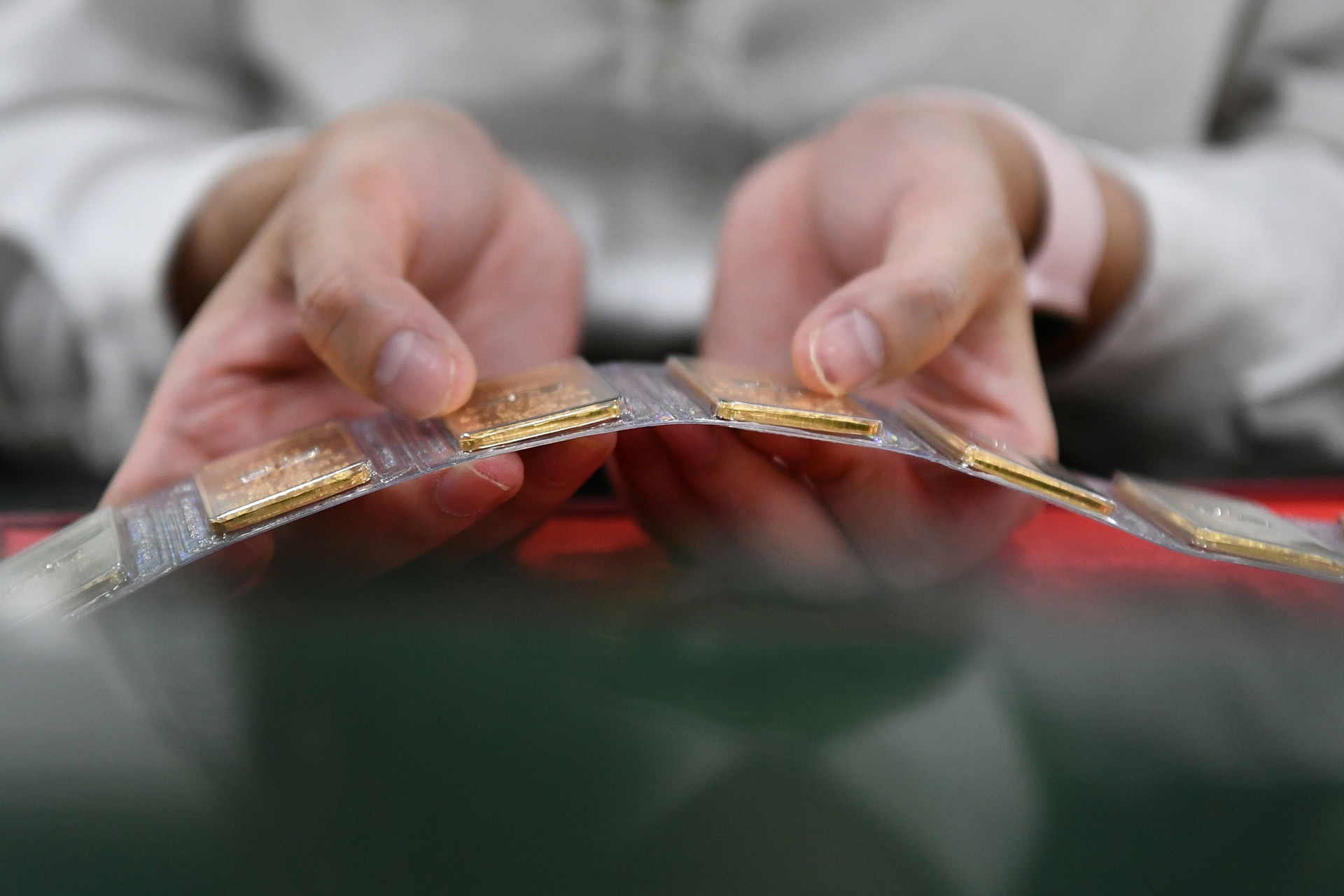 Hiểu đúng về việc mua, bán vàng miếng không giấy phép có thể bị tịch thu