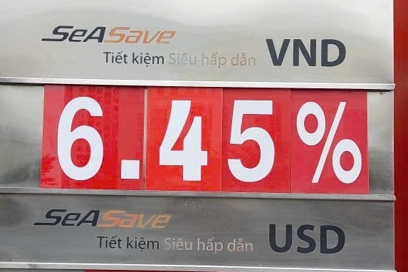 Lãi suất ngân hàng hôm nay: Vào quầy mới biết lãi suất ‘thật’, thực tế vượt xa công bố
