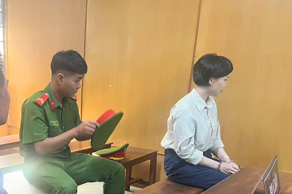 Mâu thuẫn trong tiệc sinh nhật, người phụ nữ đâm chết chồng 'hờ'