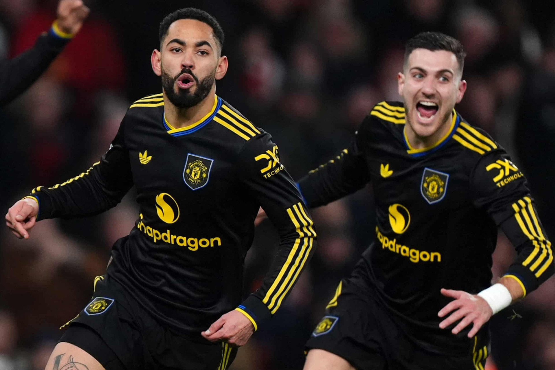 MU quật ngã Arsenal: Carrick và 'vụ nổ' lớn tại Ngoại hạng Anh