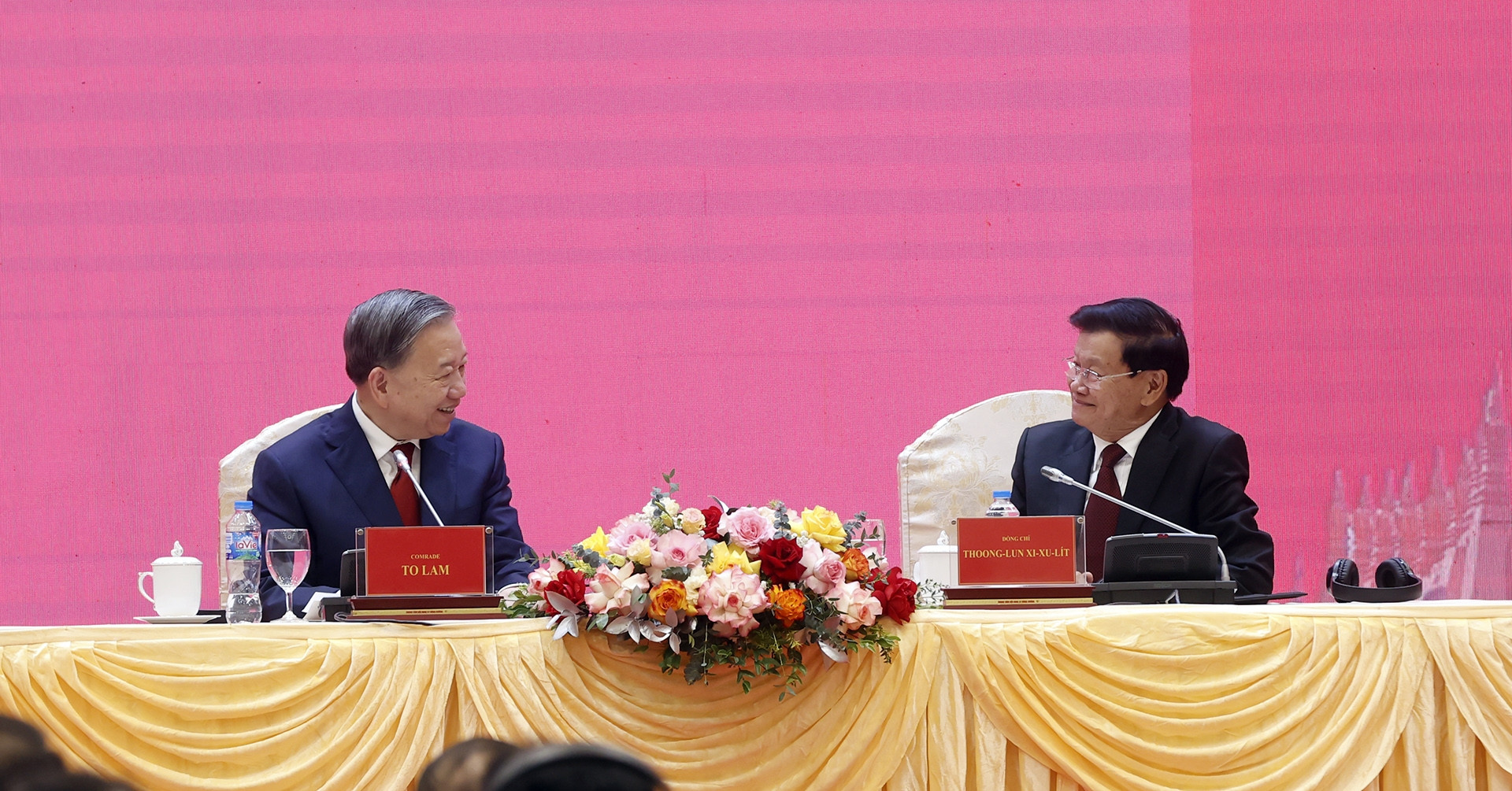 Tổng Bí thư Lào cảm ơn Việt Nam chia sẻ kinh nghiệm trong xây dựng văn kiện