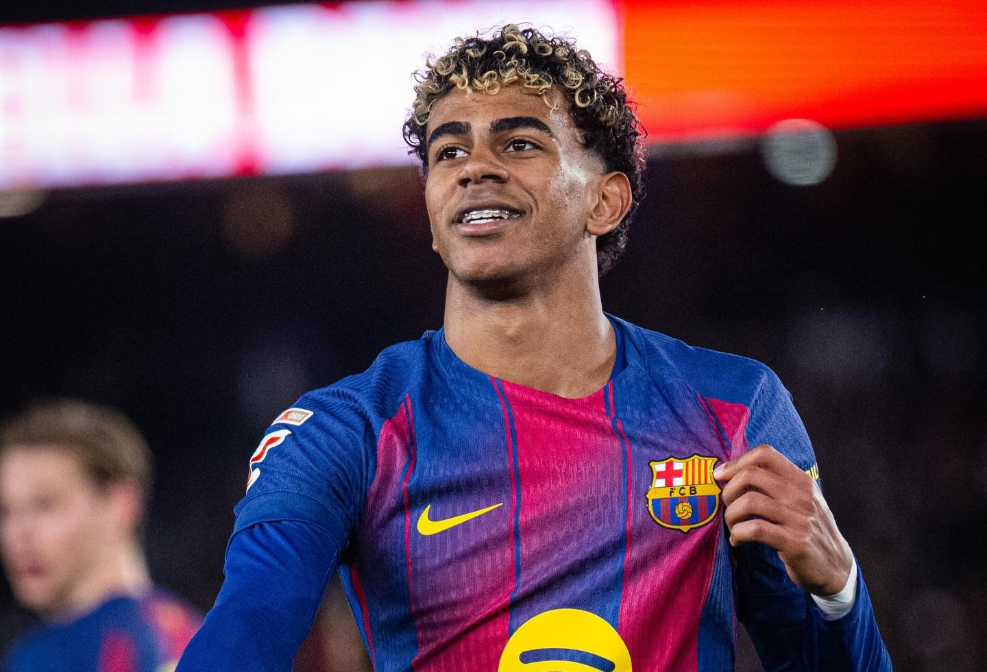 Yamal ghi siêu phẩm, Barca đòi lại ngôi đầu từ tay Real Madrid