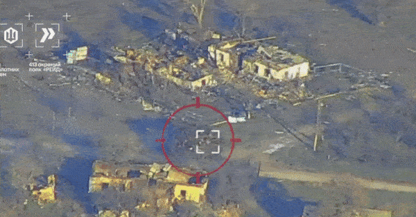 Video UAV Ukraine bắn phá xe tăng 'mai rùa' của Nga ở tiền tuyến