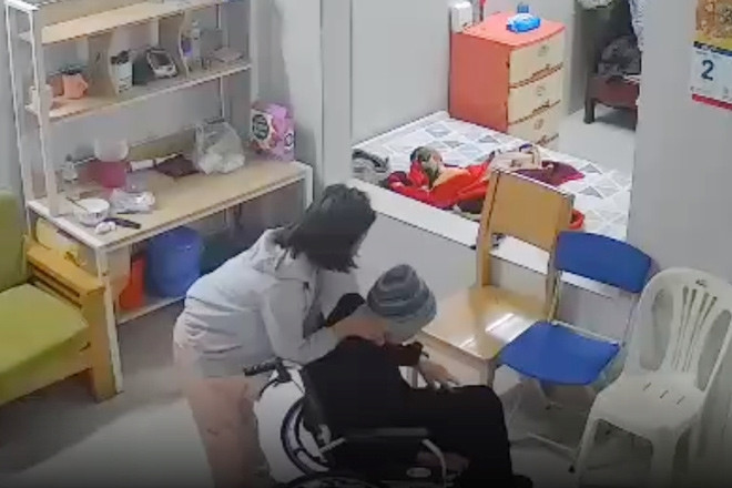 Vụ cụ bà 82 tuổi ở Hà Nội bị giúp việc bạo hành: 'Mẹ tôi quá sợ hãi'