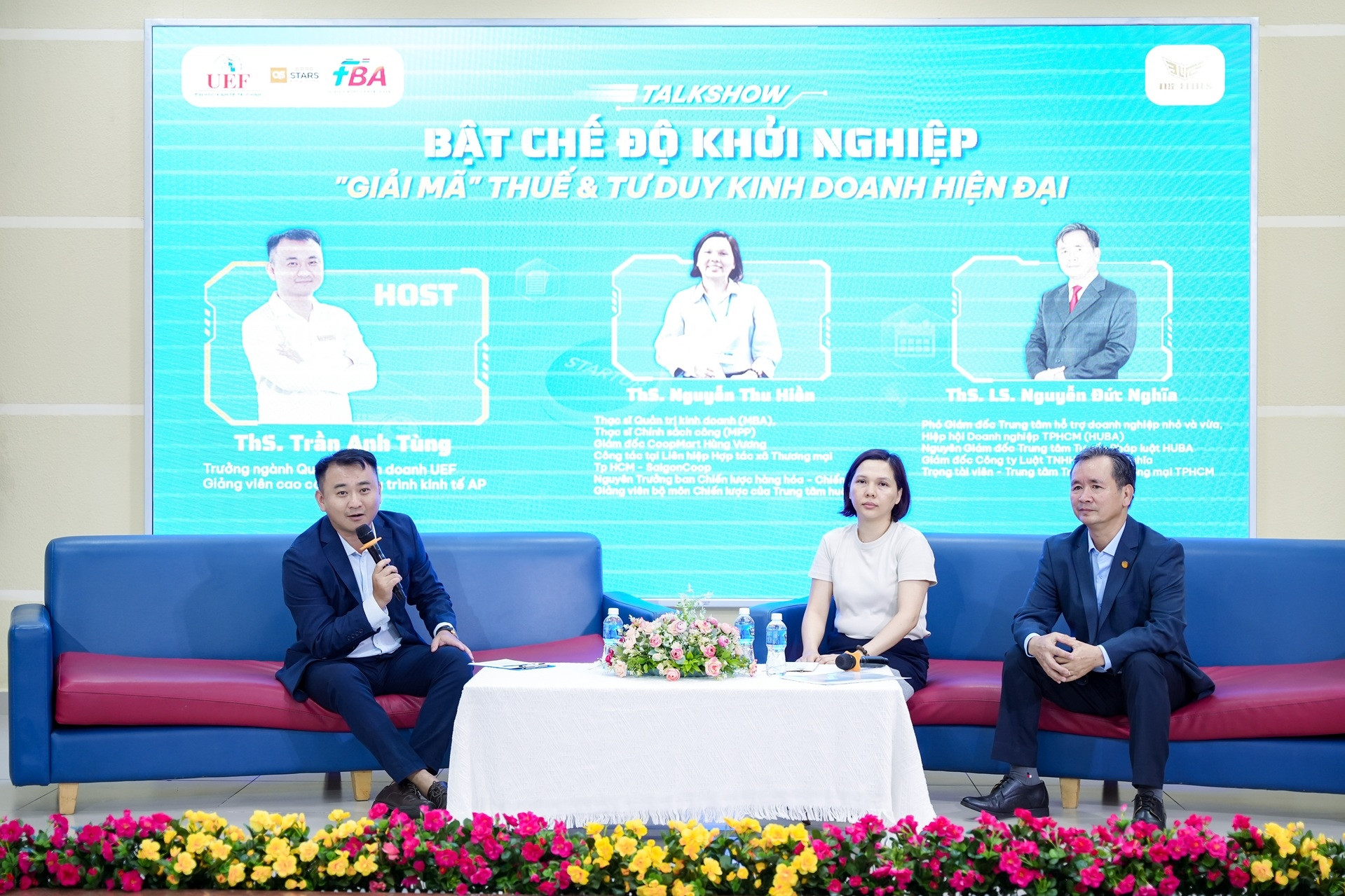 Xét điểm học bạ - cơ hội nhận học bổng sớm ngành Quản trị kinh doanh UEF