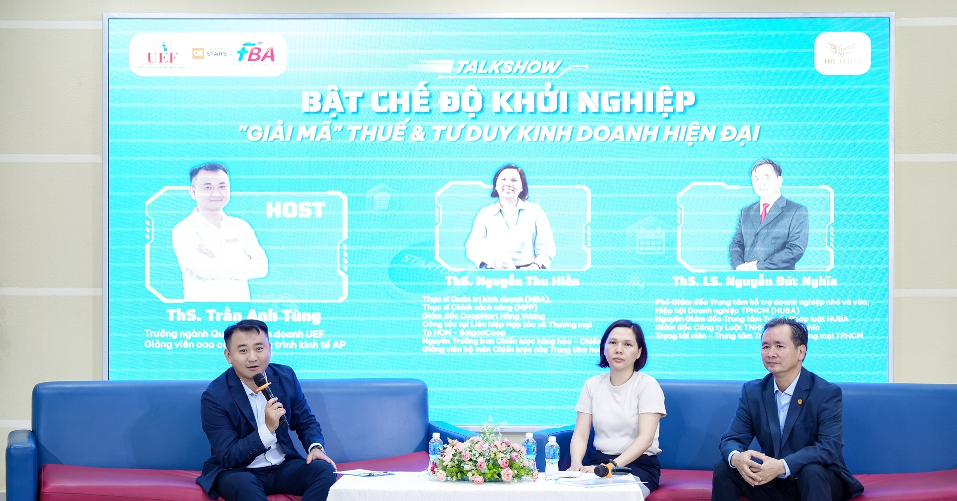 Xét điểm học bạ - cơ hội nhận học bổng sớm ngành Quản trị kinh doanh UEF