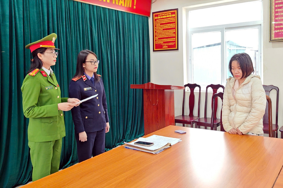 Bắt tạm giam nữ giúp việc bạo hành cụ bà 82 tuổi ở Hà Nội