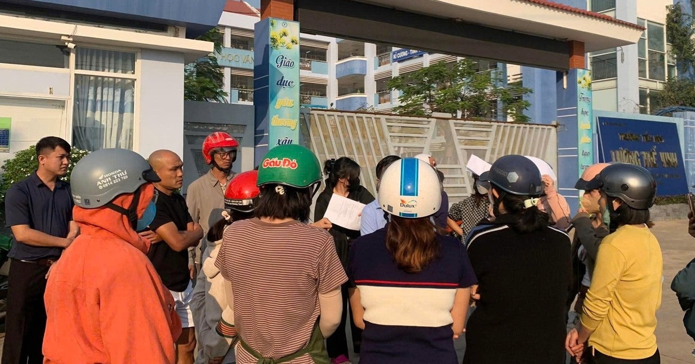 Bức xúc vụ 90kg sườn heo đông lạnh kém chất lượng vào trường học ở TPHCM