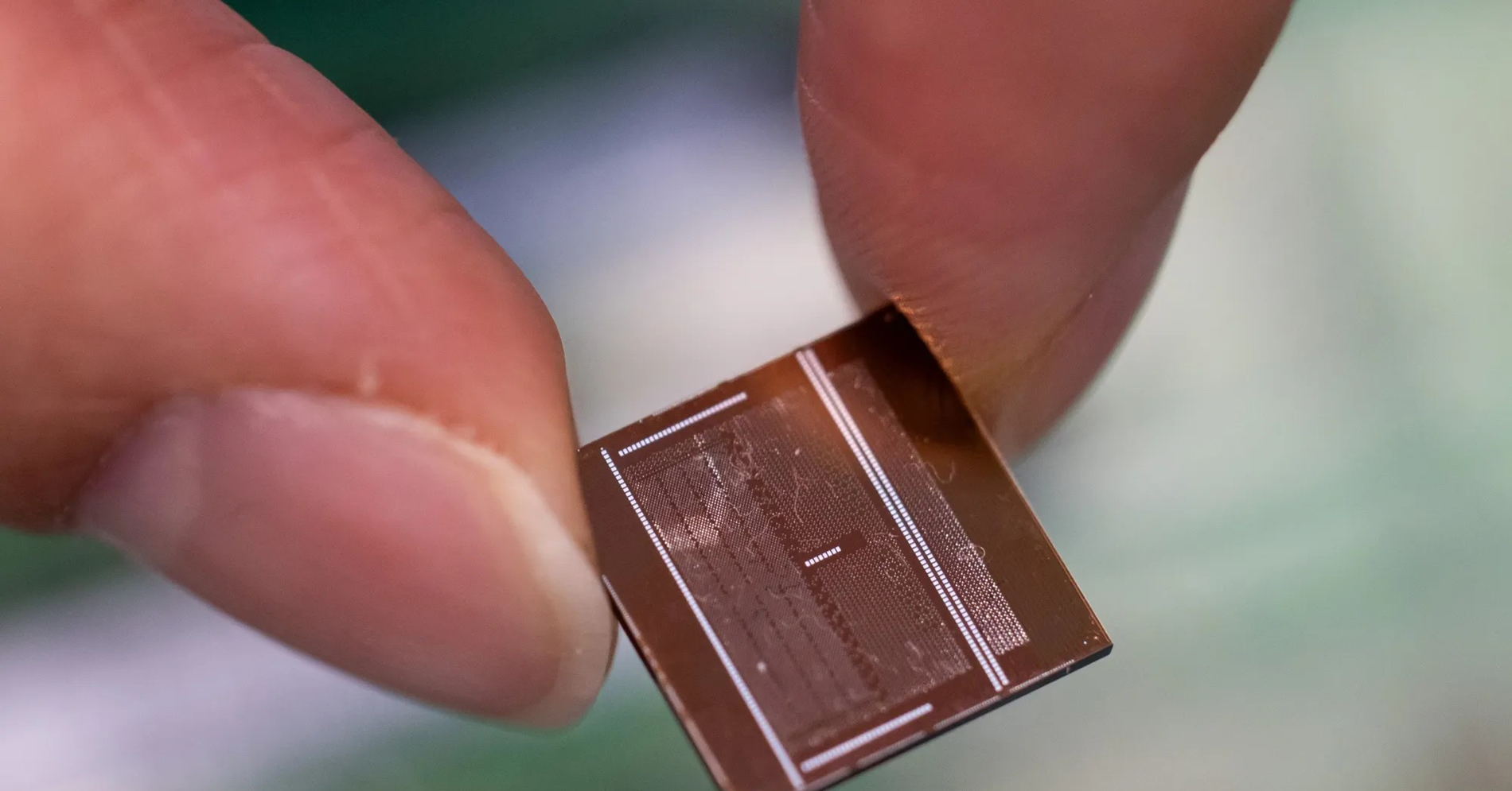 Cơn sốt AI 'hút cạn' chip nhớ, đẩy đồ điện tử và xe hơi vào thảm cảnh