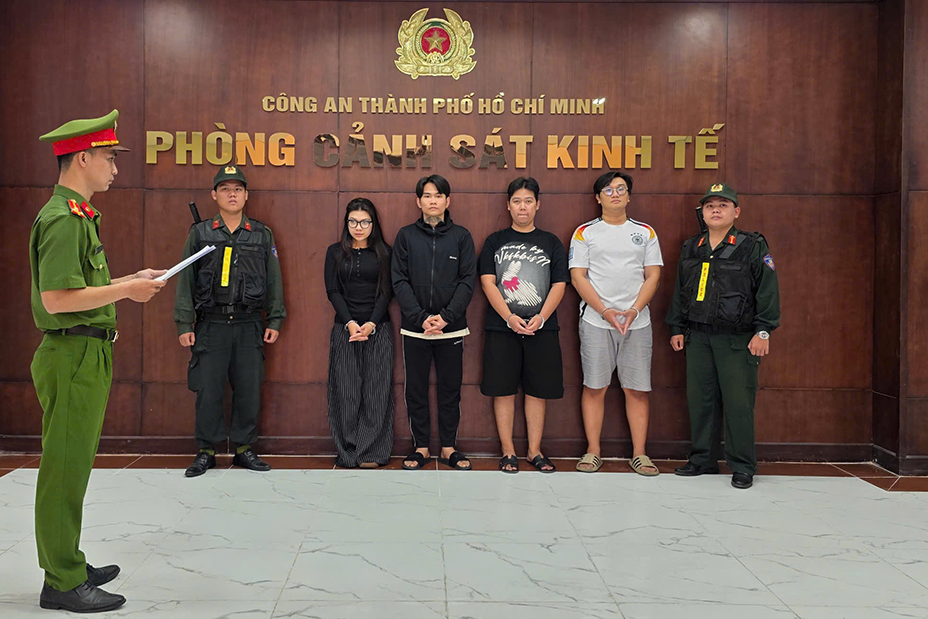 Công an TPHCM triệt phá đường dây buôn bán hàng cấm ẩn danh trên mạng xã hội