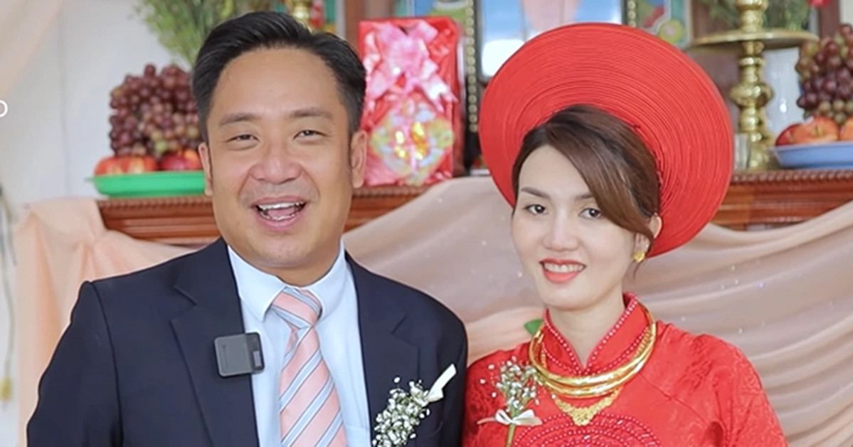 Diễn viên Đình Hiếu 'Cổng mặt trời' tuổi 46 viên mãn bên vợ trẻ kém 8 tuổi