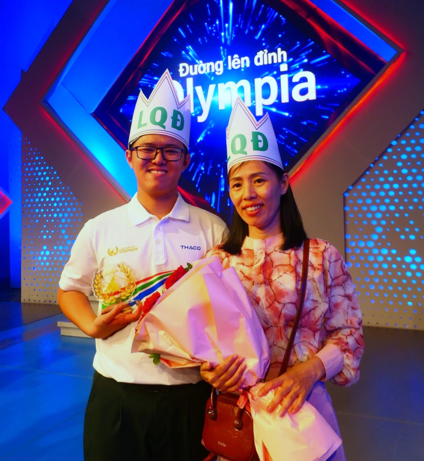 Gia Bảo và mẹ.jpg