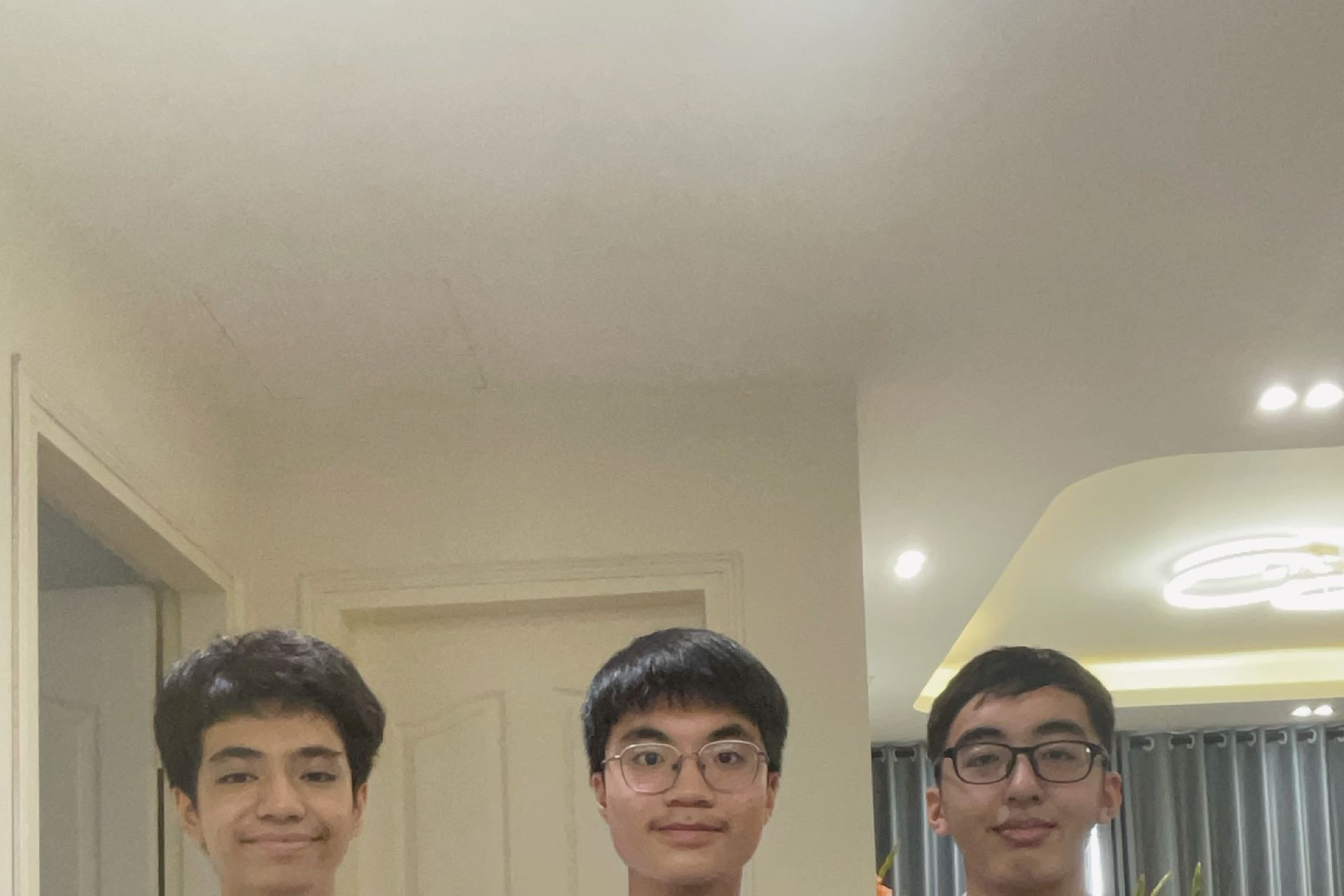 Khoảnh khắc im lặng trước tiếng gọi tên